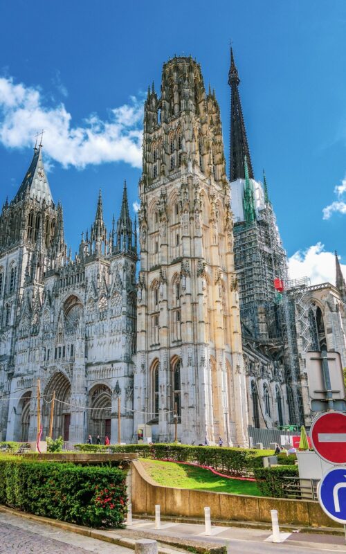 bouře goretti: zaměstnanci renaultu v rouenu čelí výzvám a změnám v dynamickém pracovním prostředí.